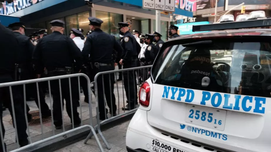 Полицията на Ню Ѝорк уволни куче-робот