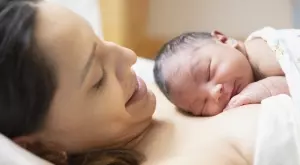 Виц на деня: Питат майка как ще кръсти новороденото си дете