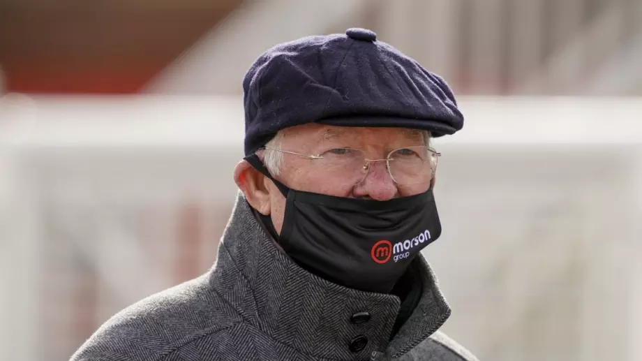 Сър Алекс Фъргюсън подкрепя Стив Брус за треньор на Манчестър Юнайтед