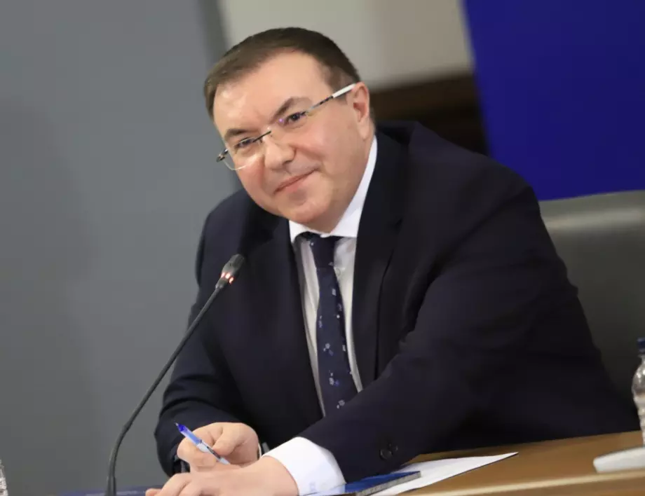 Костадин Ангелов очаква спад на ваксинационния процес