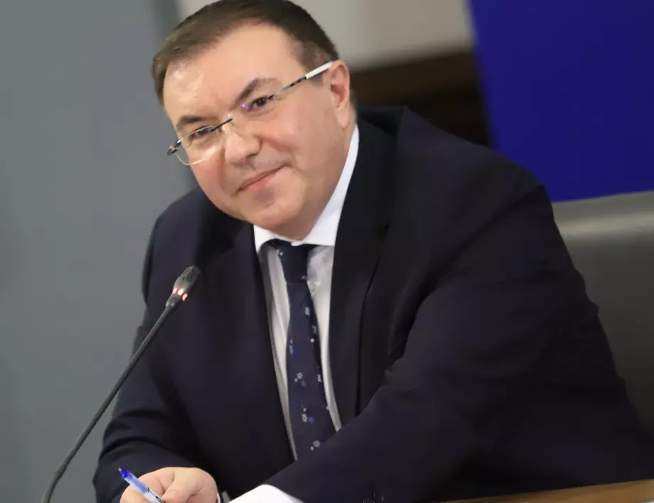 Костадин Ангелов: Кой е валидирал посред нощ PCR-а на председателя на парламента?