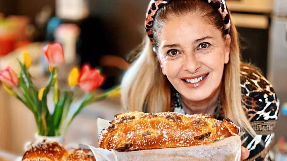 Катето Евро издаде стара семейна рецепта за козунак