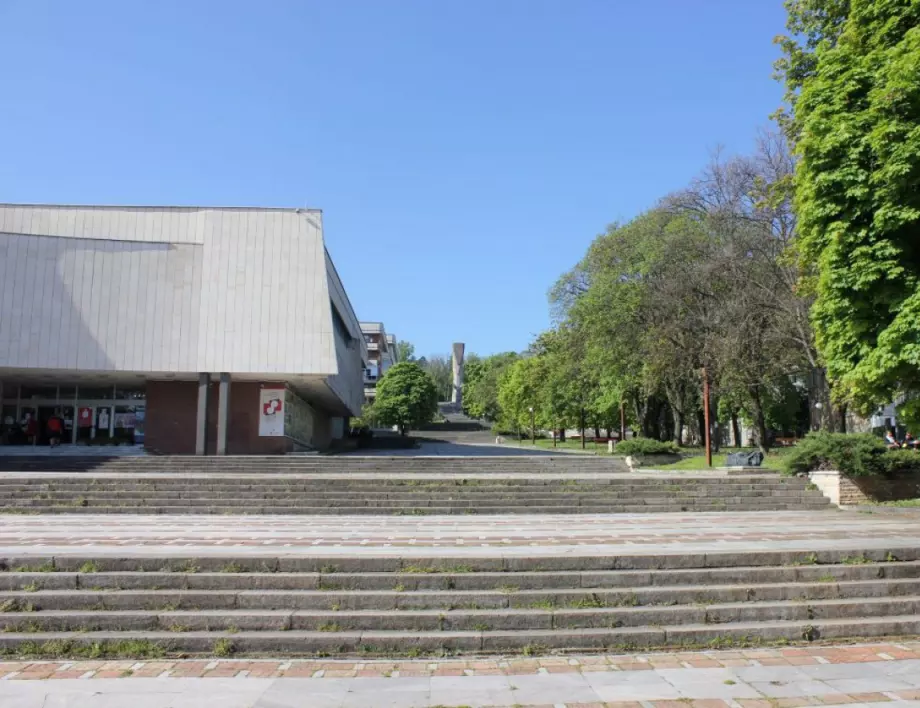 Предстои пълно обновяване на бул. "Скобелев" в Плевен, укрепват и сградата на художествената галерия