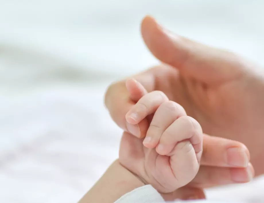 В Англия е родено първото в света бебе заченато инвитро