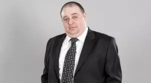 Любо Нейков: Актьорите лъжат красиво, а политиците дрънчат като цинкови кофи