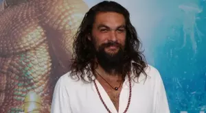 Джейсън Момоа ще е продуцент, сценарист и актьор в нов сериал