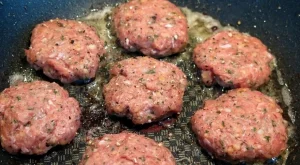 Защо каймата НЕ трябва да се меси с ръце - дори опитните домакини допускат тази грешка