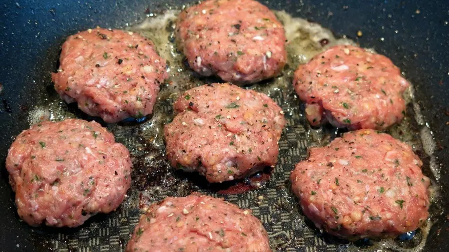 Страхотен трик за пестеливи домакини: Ето как да направите пиршество от 300 г кайма