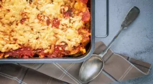 Запеканка с домати, яйца и кашкавал