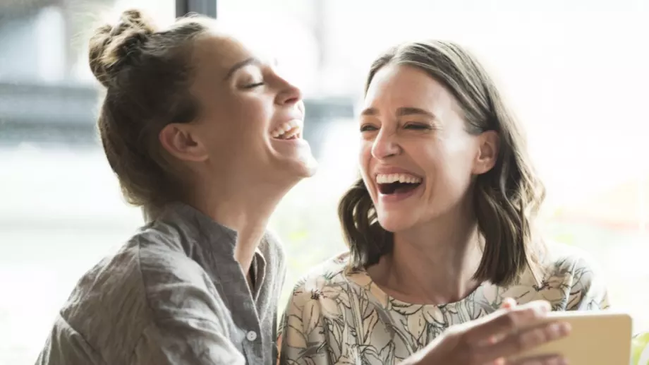 Виц на деня: Две жени си говорят