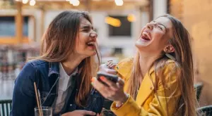 Виц за деня: Един мъж умрял и тръгнал към Св.Петър