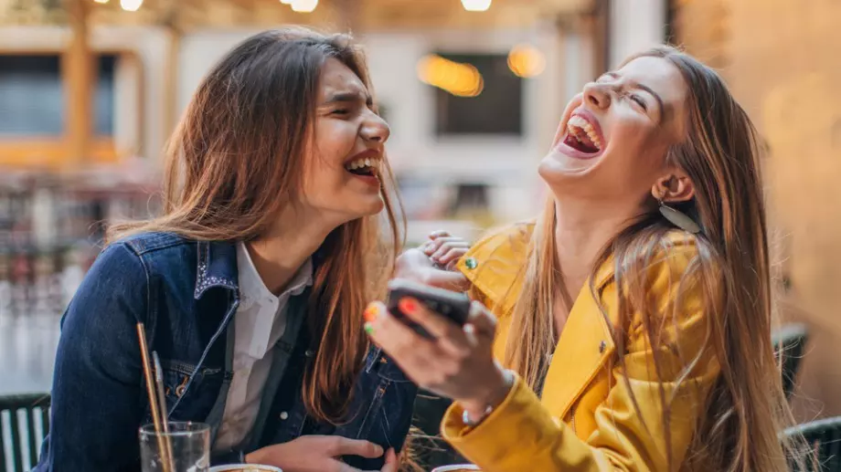 Виц на деня: Между блондинки