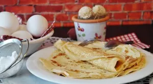 Палачинки с кисело мляко