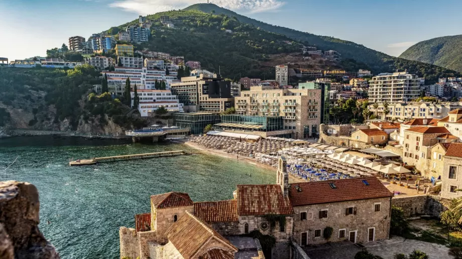 Средната заплата в Черна гора - сравнима с България