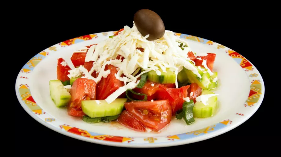 Скача цената на шопската салата