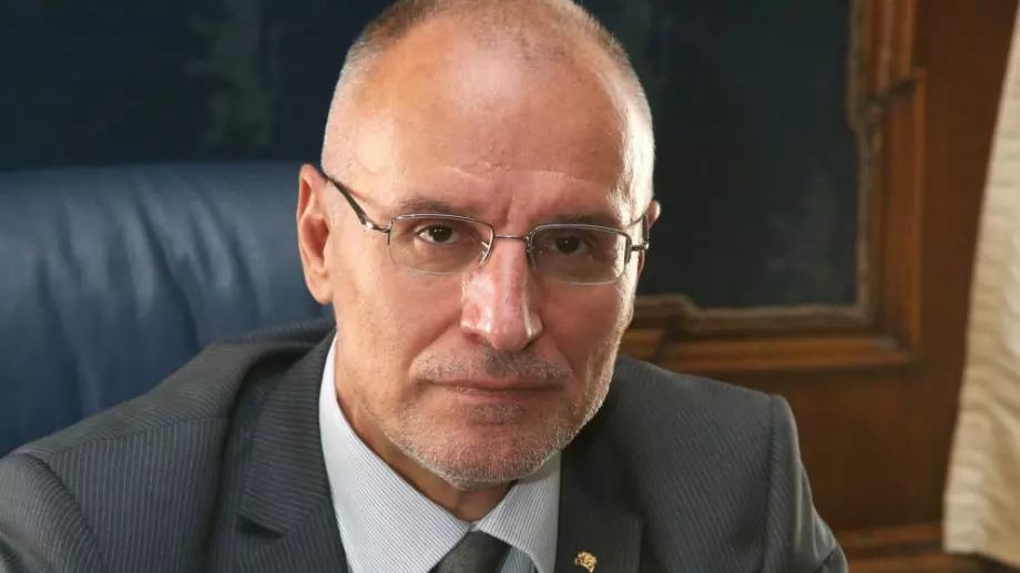 Кой е Димитър Радев - новият стар ръководител на БНБ?