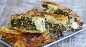 Вкусна баница с праз и сирене