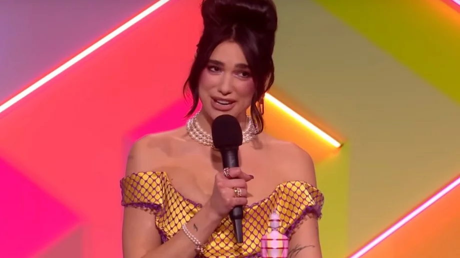 Дуа Липа грабна 2 награди на БРИТ 2021 (ВИДЕО)