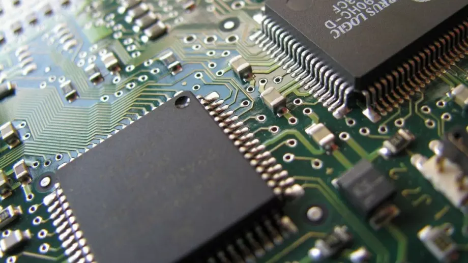 Недостигът на чипове ще продължи до 2023 година