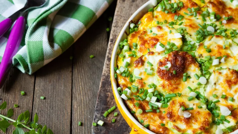 Тиквички със сирене и копър