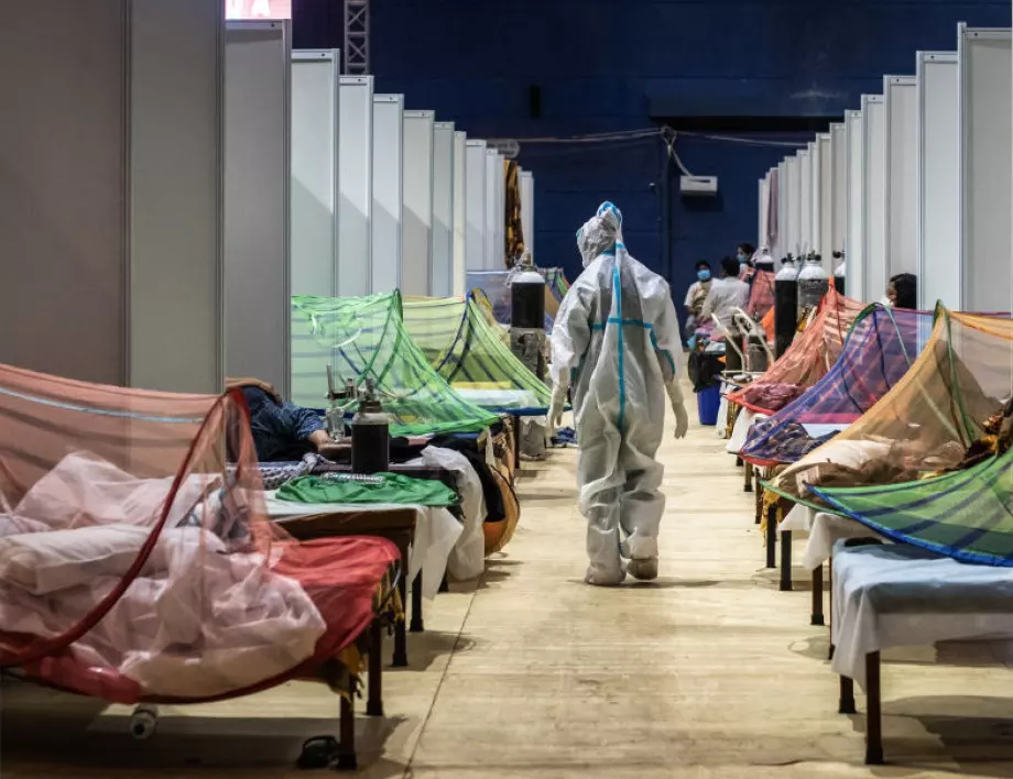 Коронавирусът по света: Спад на заразените в глобален мащаб, близо две трети от случаите отново са в Индия