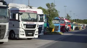 Вдигат двойно командировъчните на шофьорите