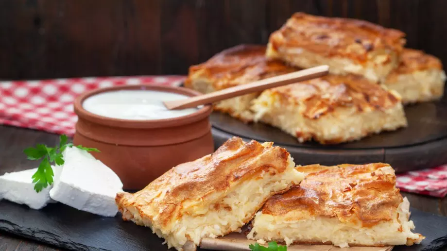 Супер вкусна и лесна баница с готови кори