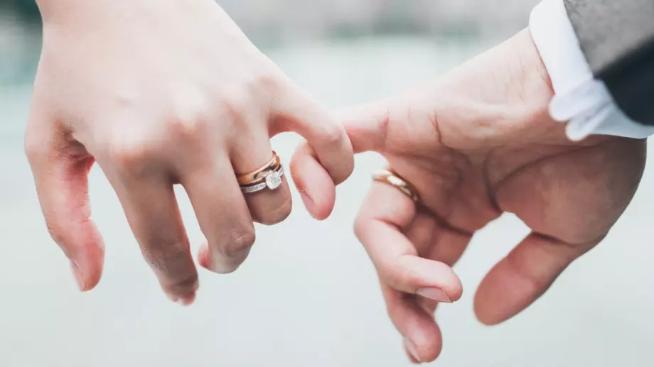 Виц на деня: Отношението на мъжа преди и след сватбата