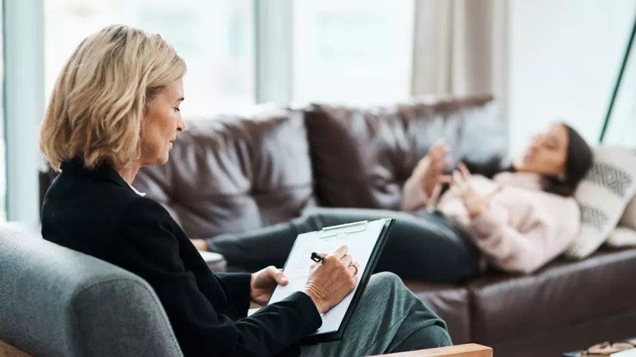 Женски виц за 10 август 2023: Блондинка станала училищен психолог