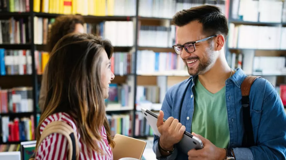 След раздяла: 4 зодии, които могат да останат приятели с бившите си   