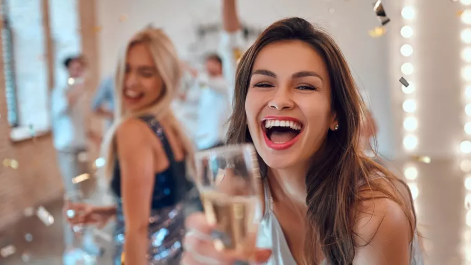 Виц за добро утро: Между приятелки