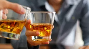 Вечерен виц: Проверка за алкохол, духнете моля!