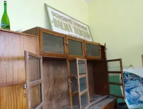 Тъжната картина на разбито училище в Благоевградско - ще може ли да стане детска градина?