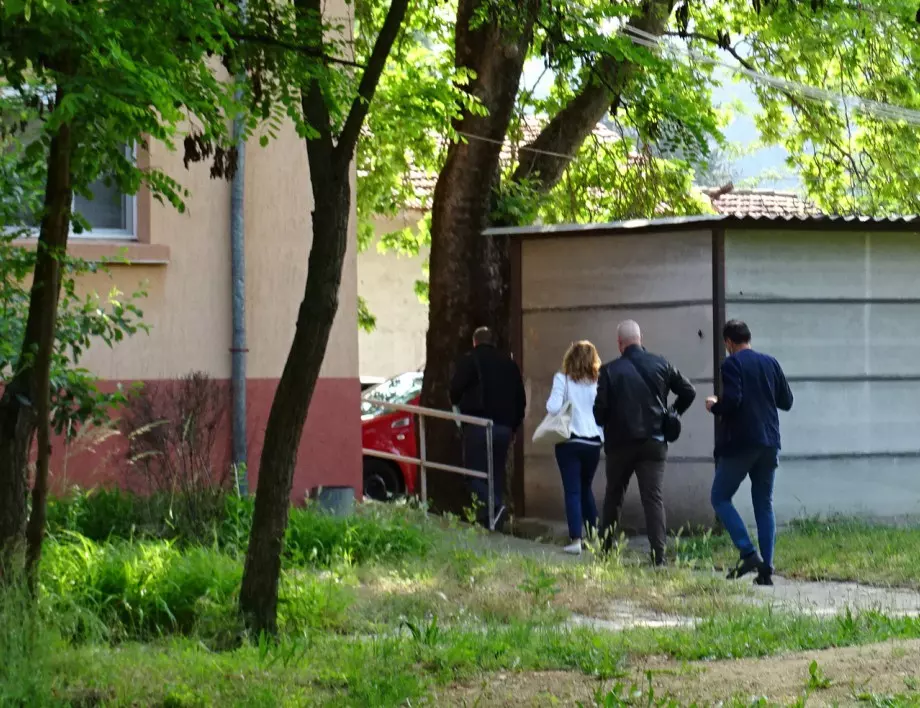 Полиция и прокуратура влязоха в Белодробната болница в Благоевград (СНИМКИ)