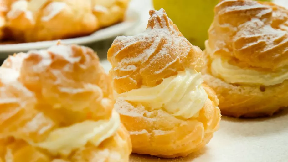 Домашни еклери с млечен крем