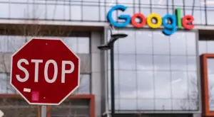 За да свие разходите още: Google намалява придобивките на служителите си