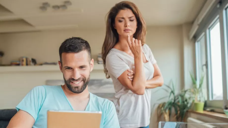 Няколко женски навика, които мъжете не понасят   