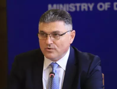 Министърът на отбраната призова служителите в армията да се ваксинират