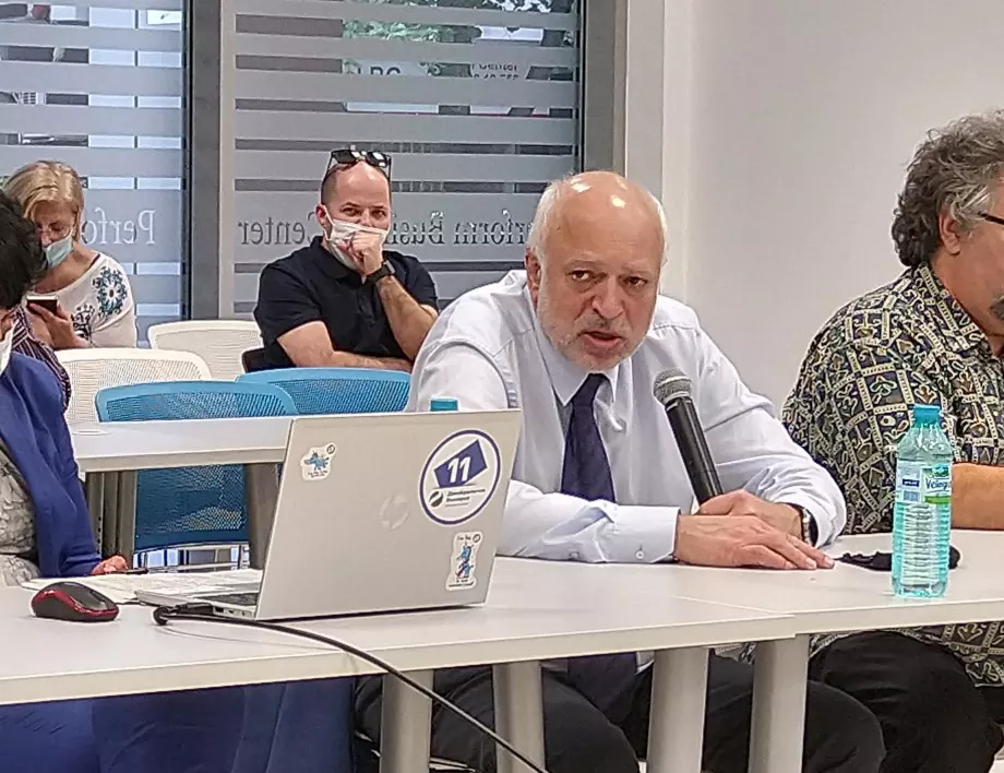 Министърът на културата убеден: Обвиненията срещу Папалезов са лъжовни