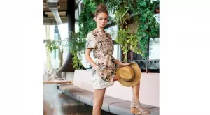 Това лято носим сандали с клиновидна платформа (СНИМКИ)