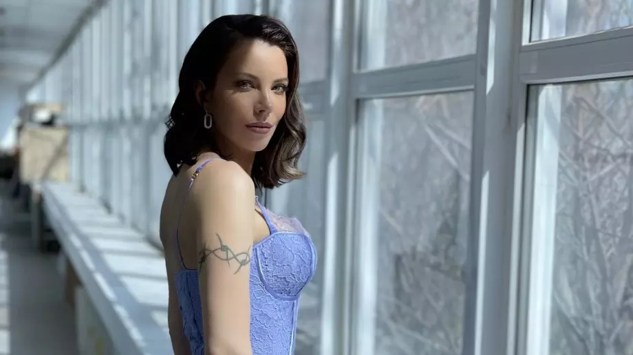 Емилия отново стана блондинка (СНИМКИ)