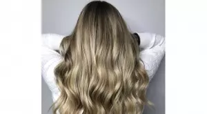 Съвети на топ фризьор: Как правилно се изсветлява коса