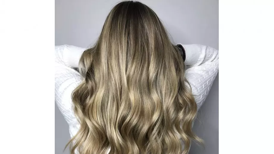 Съвети на топ фризьор: Как правилно се изсветлява коса