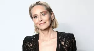 Шарън Стоун шокира с визия навръх рождения си ден (СНИМКА)