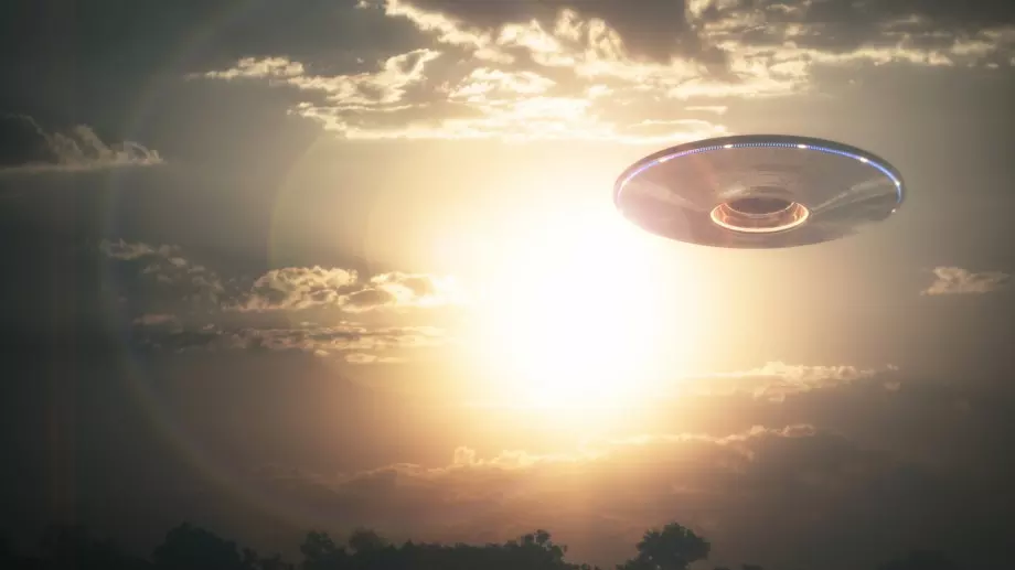 Родна риалити звезда засне ВИДЕО с НЛО в България (СНИМКИ)