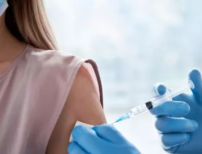 Експерт: Делта вариантът на коронавируса се предава дори чрез ваксинирани