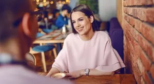 Не правете тези 5 неща, ако не искате да превърнете първата ви среща в провал   