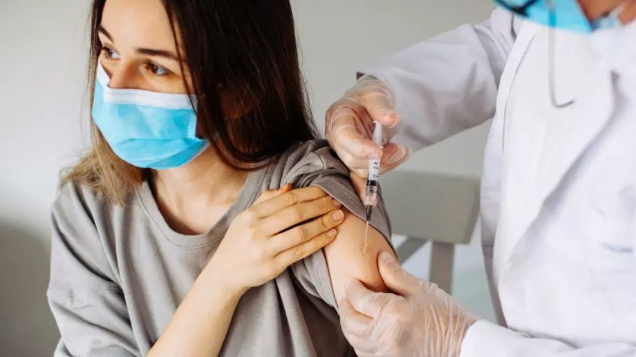 Експерт от ЕМА: Бустерите изтощават имунната система