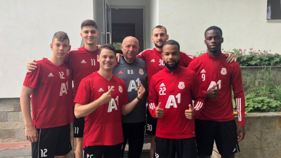 Полузащитникът на Жуниор Нзила по всяка вероятност ще напусне Българска