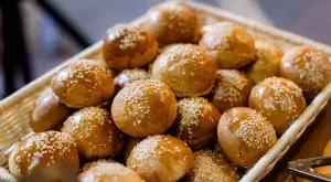 Питки с магданоз и сирене   